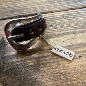 Brand new never worn UNO de 50 buckle bracelet. Leather and silver details.